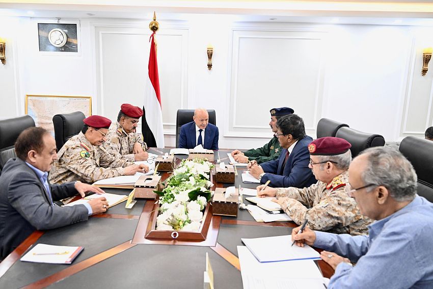 رئيس مجلس القيادة الرئاسي يعقد اجتماعين باللجنة الأمنية العليا وهيئة العمليات المشتركة