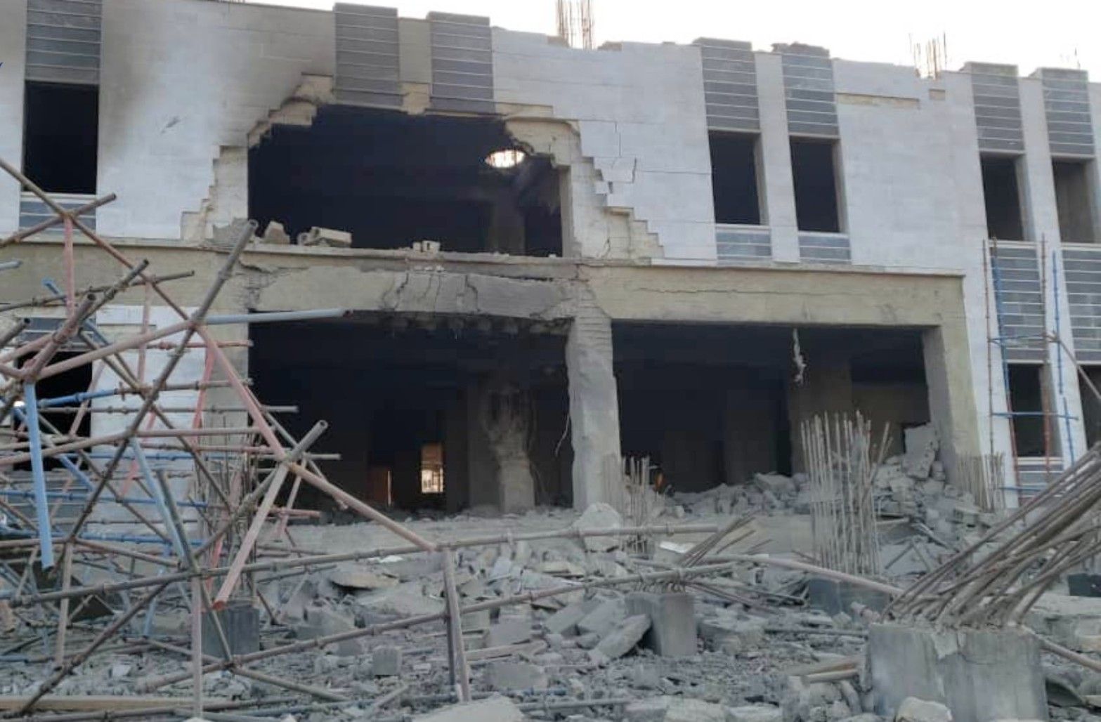 الضربات الأمريكية في اليمن: 53 قتيلاً ومقاتلة تسقط 11 طائرة مسيرة للحوثيين