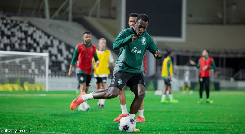 وصول ثلاثي أوروبا يكمل معسكر المنتخب.. وعبد الحميد ينتظم