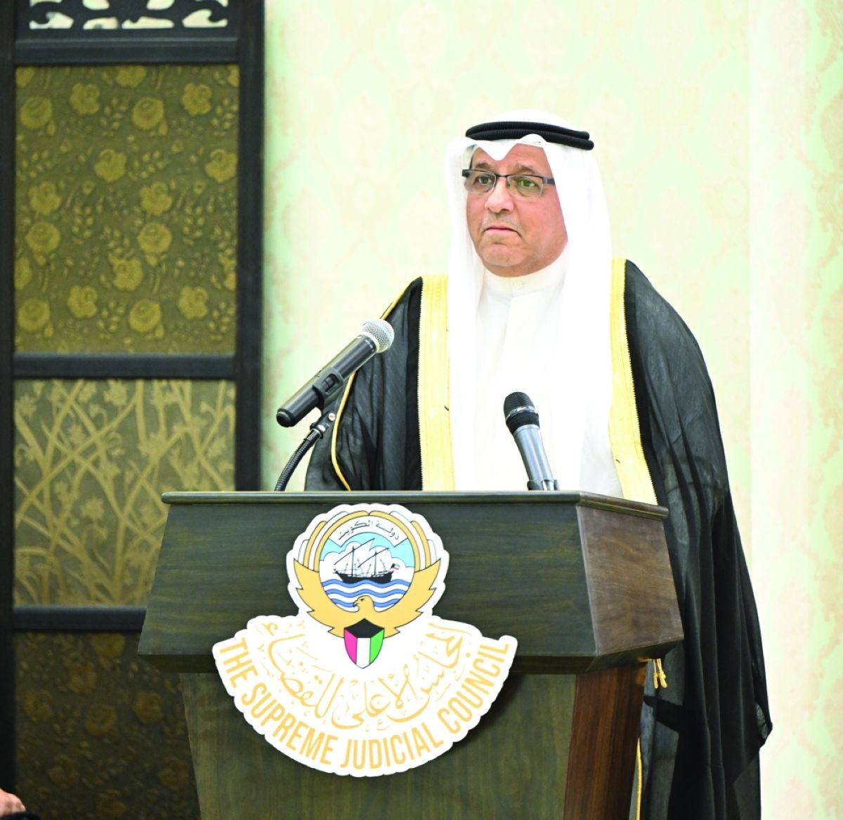 الأمير: تنفيذ أحكام القضاء على الكبير قبل الصغير