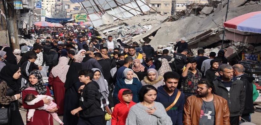 نزوح جماعى لآلاف الفلسطينيين بعد استئناف الحرب على غزة وتعليق الدراسة