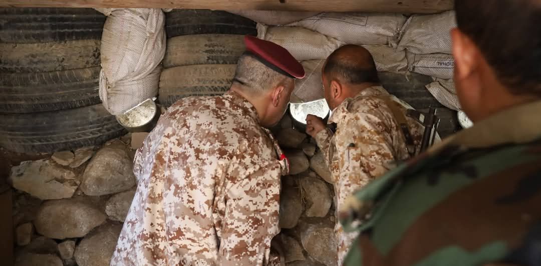 في ظل تصعيد حوثي مستمر.. قائد محور تعز يتفقد الخطوط الأمامية لجبهات المحافظة