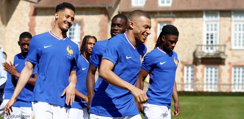 مبابي: علاقتي معقّدة مع جريزمان.. وابنه يذكرني بطفولتي