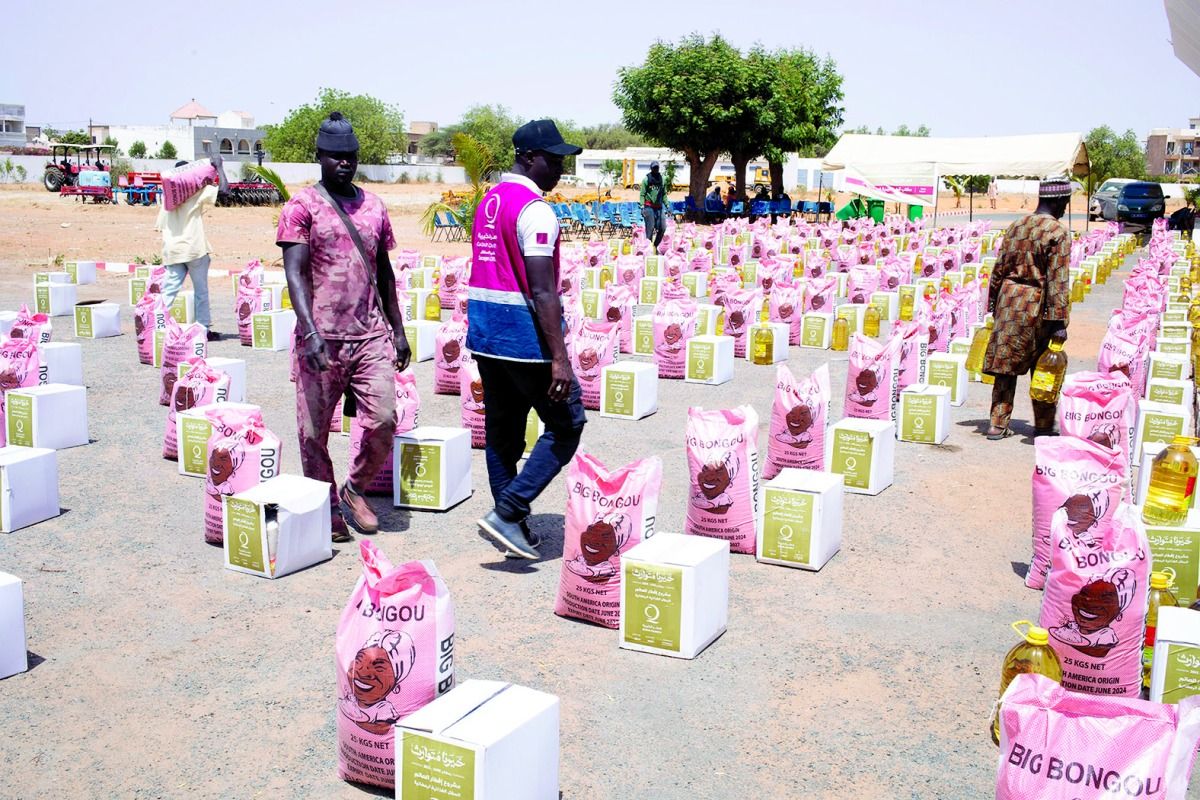 بدعم أهل الخير في قطر.. توزيع سلال رمضان على ذوي الاحتياجات بالسنغال