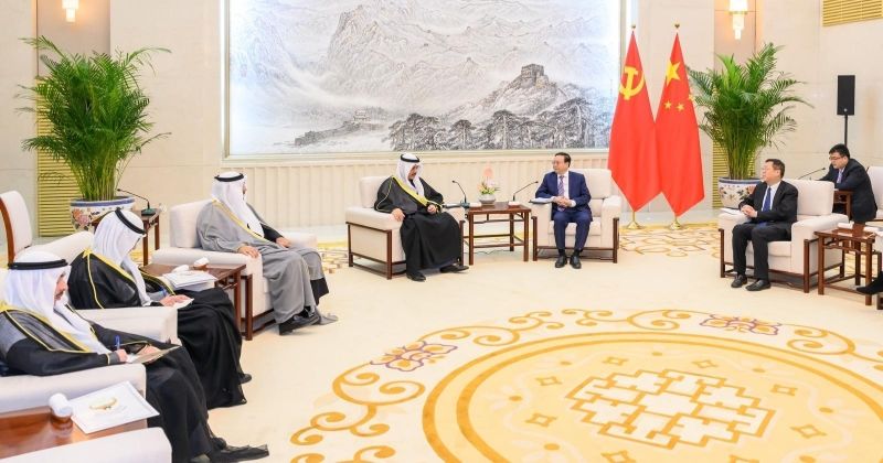 مساعد وزير الخارجية لشؤون آسيا السفير سميح حيات ومساعد وزير دائرة العلاقات الخارجية للجنة المركزية للحزب الشيوعي الصيني جين شين