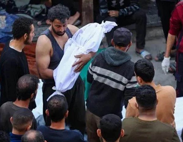 16 شهيدًا فلسطينيًا في قصف إسرائيلي على سرادق عزاء في بيت لاهيا شمال غزة