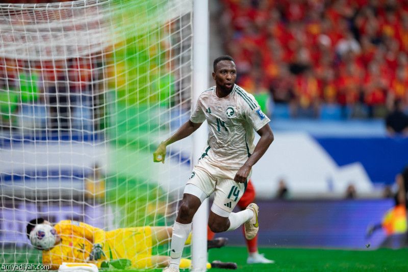 10 صقور يجددون الموعد أمام التنين