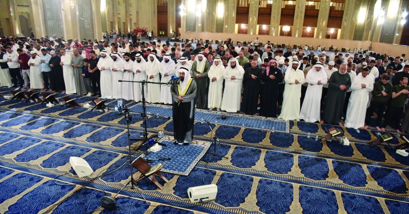 المساجد تتلألأ وتحيي العشر الأواخر