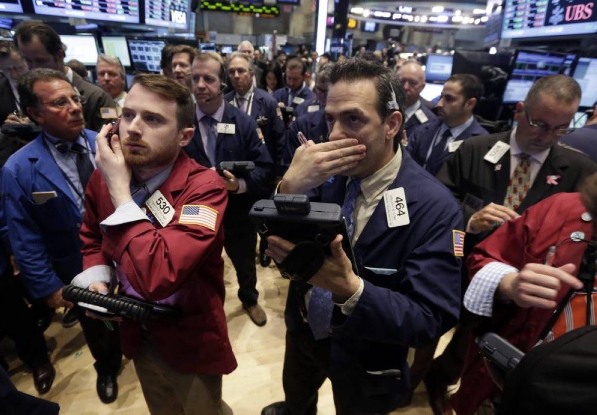 ضبابية الاقتصاد تضغط على «وول ستريت».. وأسهم أوروبا توقف موجة صعود