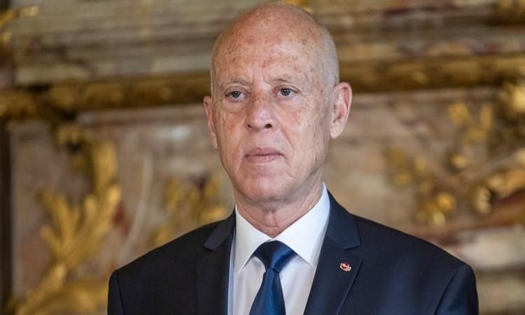 الرئيس التونسي يقيل رئيس الوزراء كمال المدوري