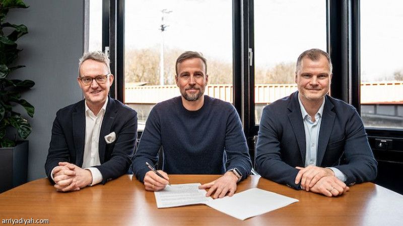 شتوتجارت يمدد عقد هونيس إلى 2028