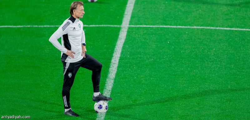 الأخضر في سايتاما.. تدليك.. عرضيات وإبعاد عبد الحميد