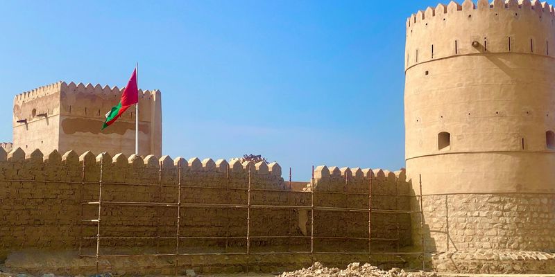 وزارة التراث والسياحة تُنفّذ مشاريع ترميم لمواقع تاريخية وأثرية في ولاية السويق