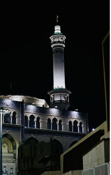 حقيقة لا يعرفها الكثيرون.. منارات المسجد الحرام غير متساوية وهذا هو الفرق في الطول بين أطولها وأقصرها وسبب غريب لعدم تساوي أطوالها