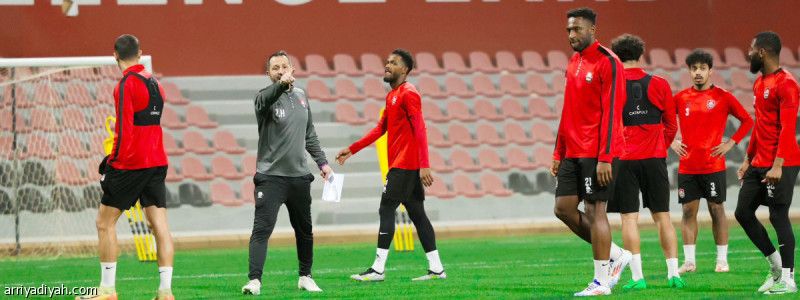 ريزيتش يختبر لاعبي الرائد أمام الحزم