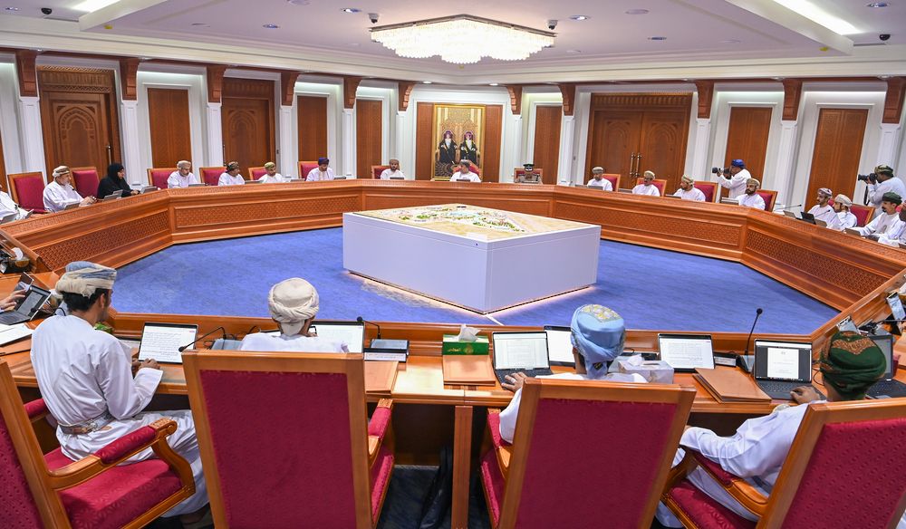 بلدي ظفار يناقش تطوير الخدمات والعمل البلدي