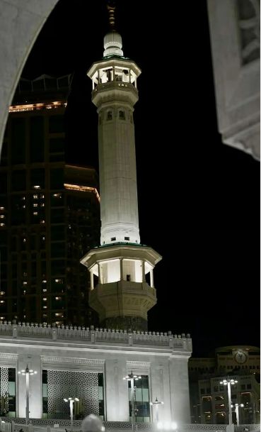 حقيقة لا يعرفها الكثيرون.. منارات المسجد الحرام غير متساوية وهذا هو الفرق في الطول بين أطولها وأقصرها وسبب غريب لعدم تساوي أطوالها