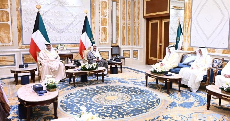 سمو الأمير يستقبل وزير الكهرباء والماء لأداء اليمين الدستورية