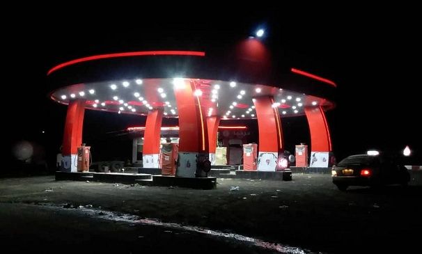 إب.. مليشيا الحوثي تستبق دخول العقوبات الأمريكية حيز التنفيذ بفرض قيود مشددة على محطات الوقود