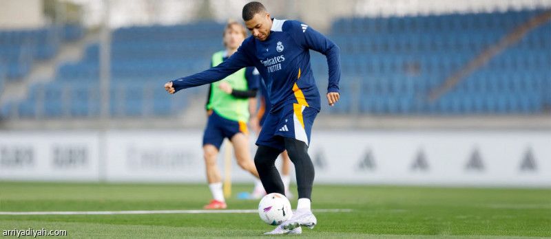 احتفالية الأبطال تورط مبابي وفينسيوس