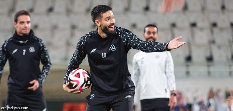 الشباب.. صرف راتب شهر ومكافأة الكأس قبل العودة