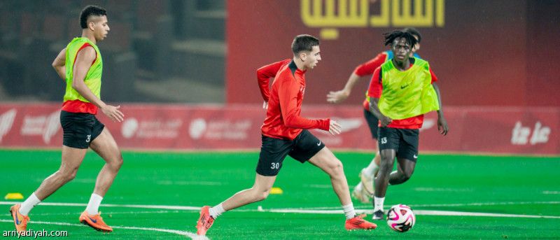 الجمعة.. القادسية يكتمل بعودة الدوليين