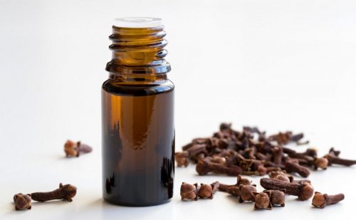 اكتشفي قوة القرنفل وزيت الزيتون لتحويل شعرك وبشرتك بوصفات طبيعية مذهلة