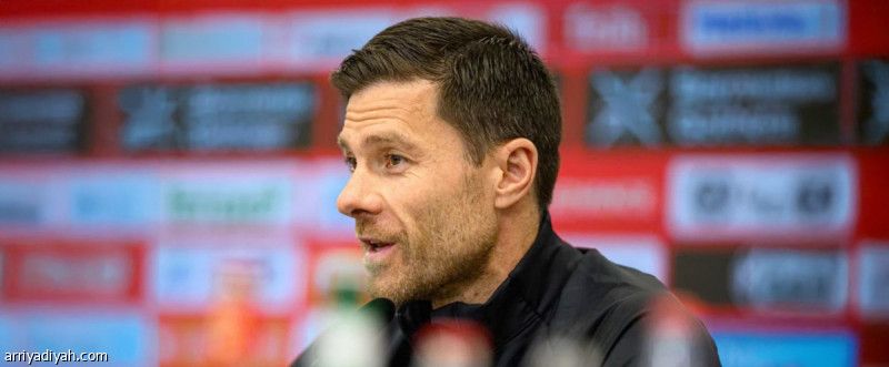 ألونسو يرفض توقعات الرحيل.. ويجازف بفريتز