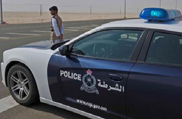 الجمارك العُمانية تعلن ضبط 6 يمنيين حاولوا تهريب أموال وطائرات مُسيرة وأجهزة اتصالات إلى اليمن