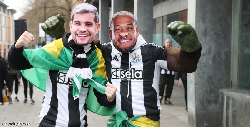 حافلة مكشوفة تزف الأبطال في نيوكاسل