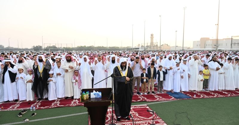 جموع المصلين أدّوا صلاة العيد في الساحات والمساجد