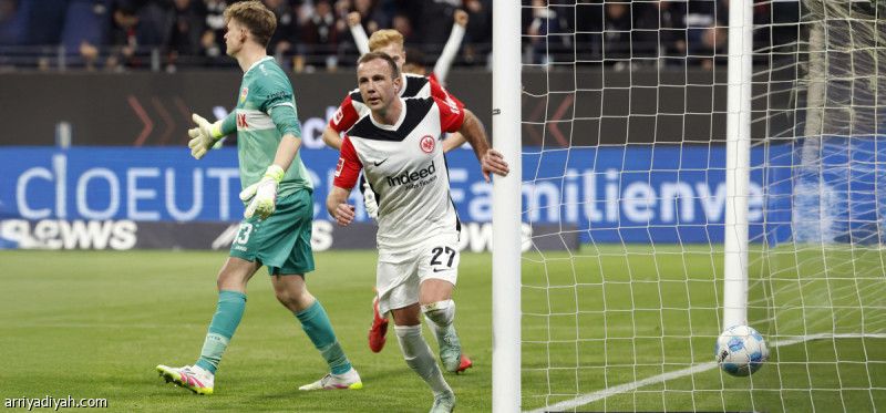 آينتراخت يتجاوز شتوتجارت.. وجلادباخ يخطف نقاط لايبزيج