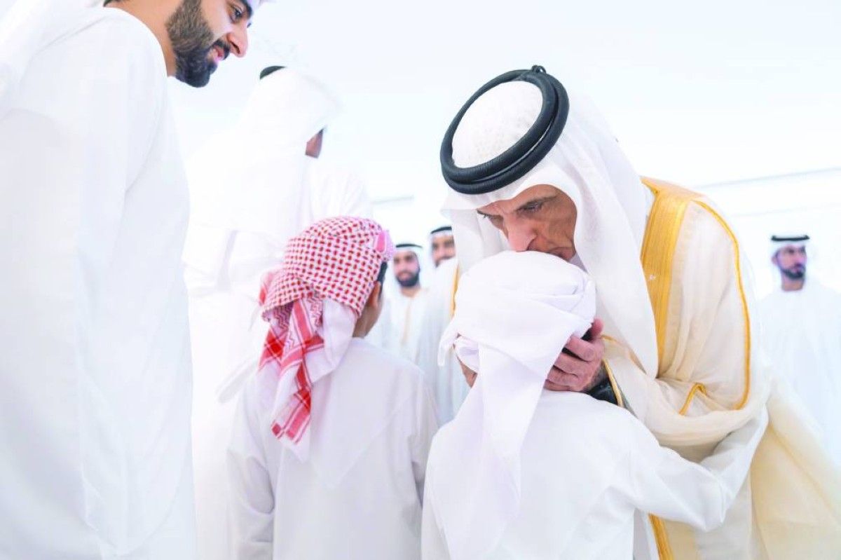 الحكام يستقبلون جموع المهنئين بعيد الفطر