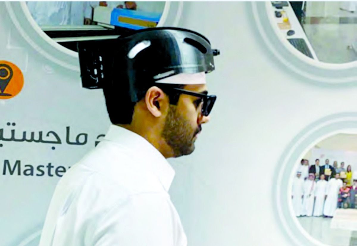 أكاديمية قطرية تبتكر «القبعة الذكية» لتعزيز استقلالية المعاقين بصرياً