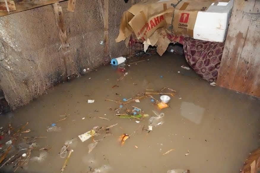 تعز..مد بحري مفاجئ يضرب مركز مديرية ذوباب المندب يخلف خسائر مادية كبيرة