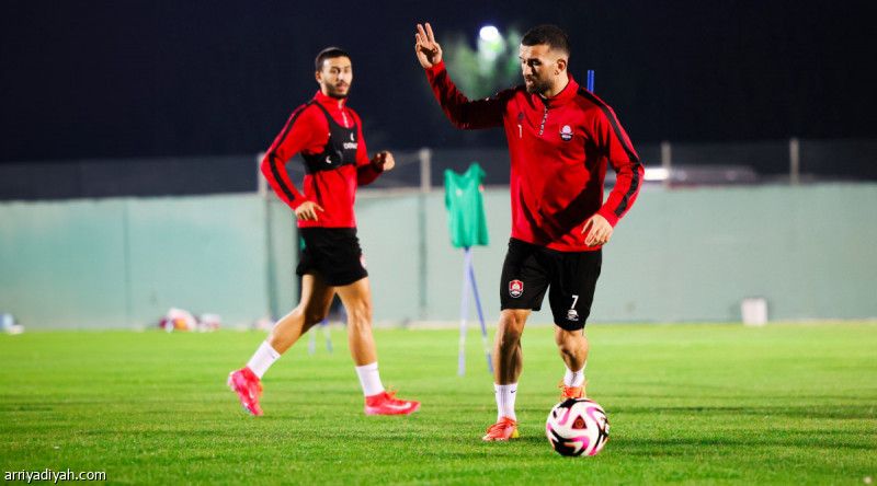 الرائد.. موريرا يعوض سنيور وبديل زكريا انتظار