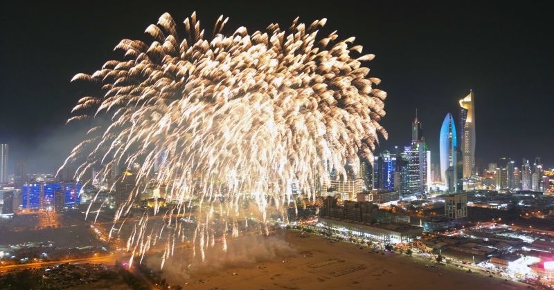 الألعاب النارية زيّنت سماء حديقة الشهيد احتفاء بعيد الفطر ضمن مهرجان «يا هلا»