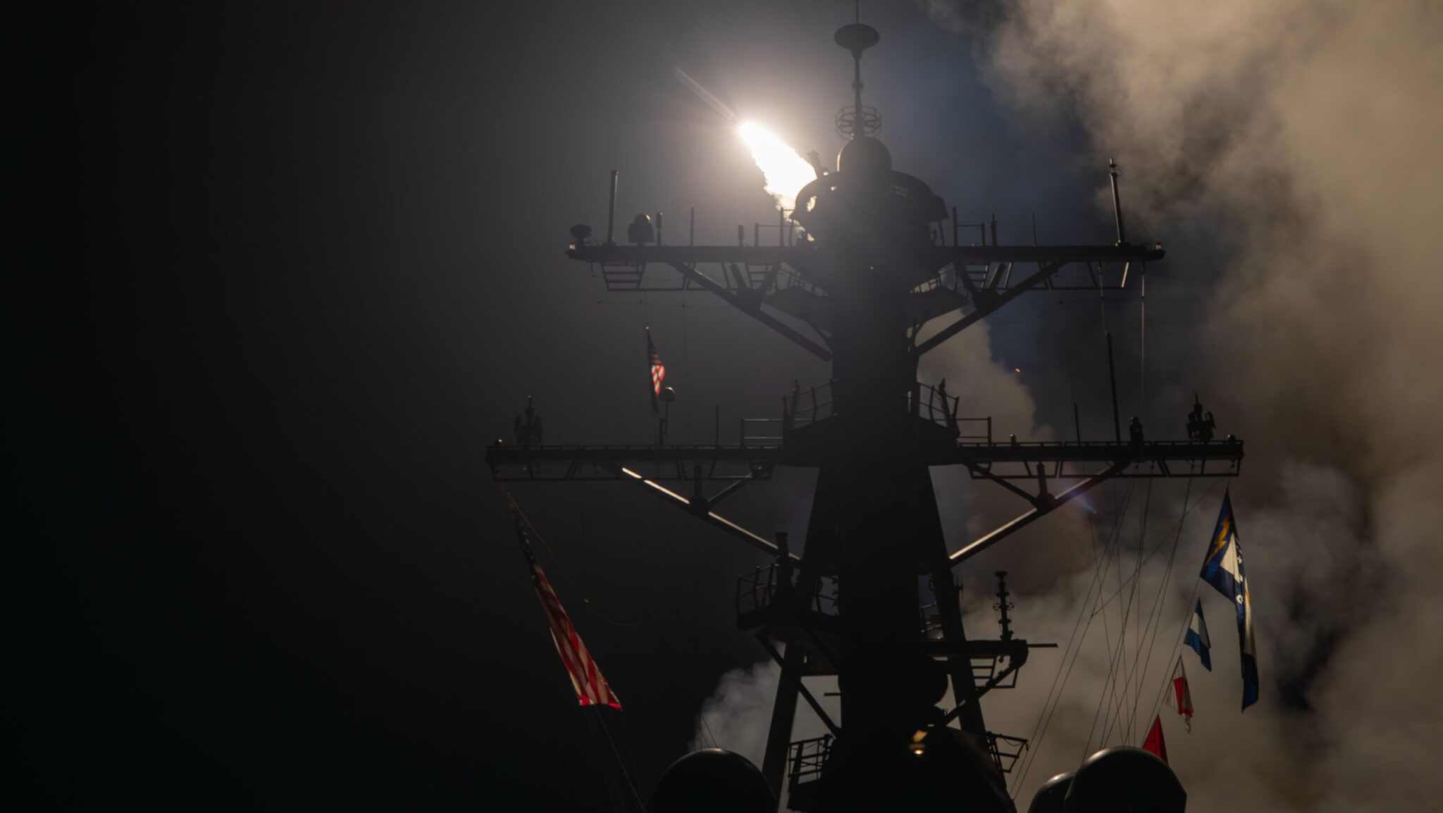 اليمن.. واشنطن تواصل غاراتها على مواقع للحوثيين في ثلاث محافظات