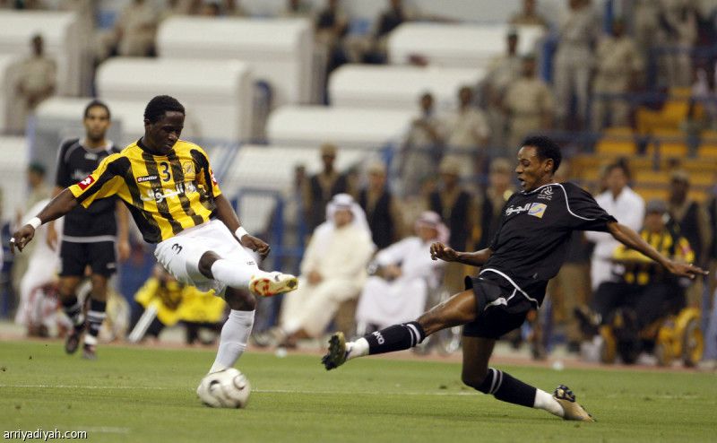 الشباب والرائد يدافعان عن إرث 13 عاما