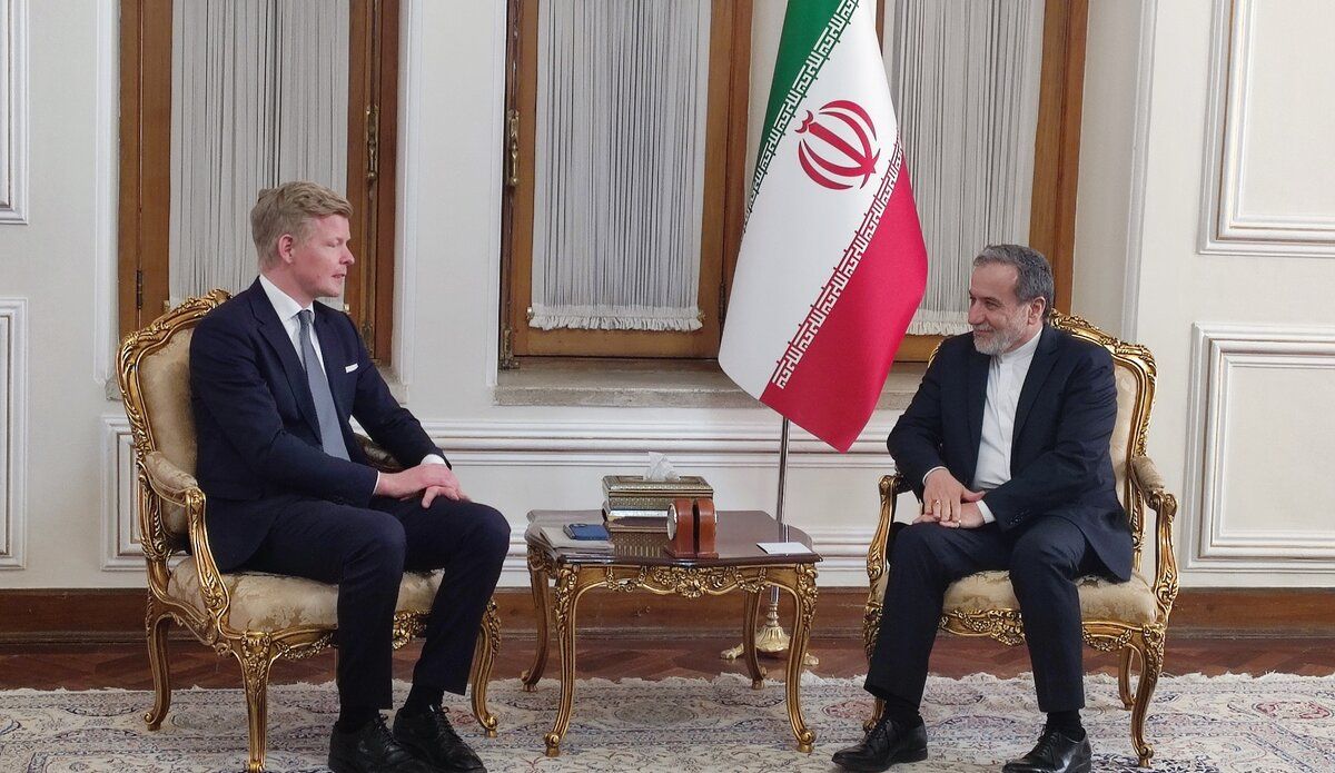 وزير يمني ينتقد زيارة غروندبرغ إلى طهران ويحذّر من أي خطوات لإنقاذ الحوثي