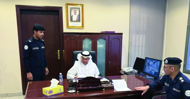 محافظ الفروانية يتفقد مخفر العارضية