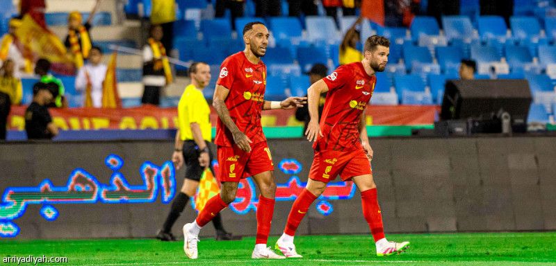 أوباميانج يضرب الرائد بسيناريو الهلال والاتحاد