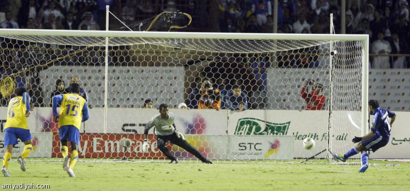 في المحترفين.. العنزي يتزعّم 18 حارسا خاضوا ديربي الرياض