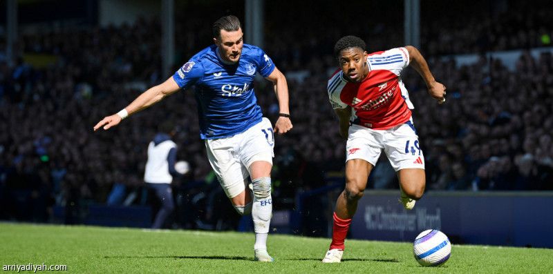 إيفرتون يتعادل ويمهد طريق اللقب أمام ليفربول