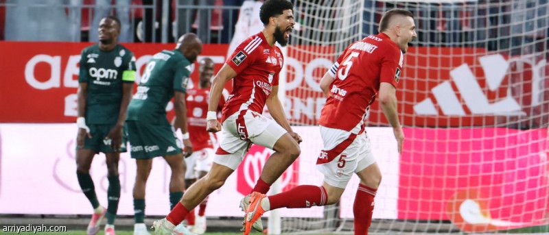 الوصافة في خطر.. موناكو يسقط أمام بريست