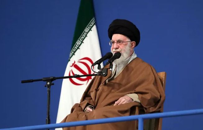 خامنئي يضع القوات المسلحة الإيرانية في حالة تأهب قصوى