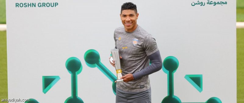 موسكيرا يتسلم جائزة أفضل حارس