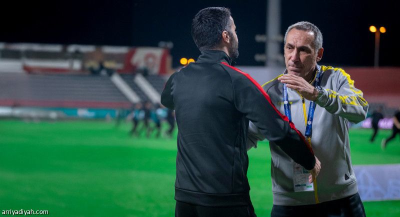 3 انتصارات مع فرق مختلفة.. دونيس يتخصص أمام ريزيتش