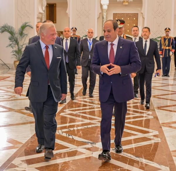 العاهل الأردني يعود إلى بلاده عقب مشاركته في القمة الثلاثية بالقاهرة