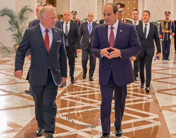 العاهل الأردني يعود إلى بلاده عقب مشاركته في القمة الثلاثية بالقاهرة